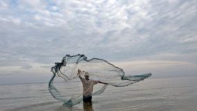 ONG alerta que 10% do lixo plástico nos oceanos vêm de pesca fantasma