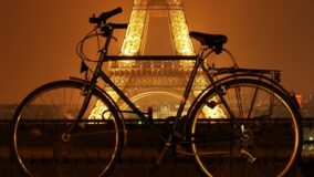 Paris anuncia plano para se tornar uma cidade com 100% de ciclovias até 2026