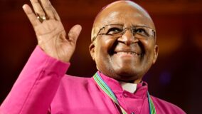 Conheça a alternativa ecológica à cremação escolhida por Desmond Tutu