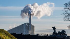 Dinamarca faz acordo histórico para taxar carbono das empresas